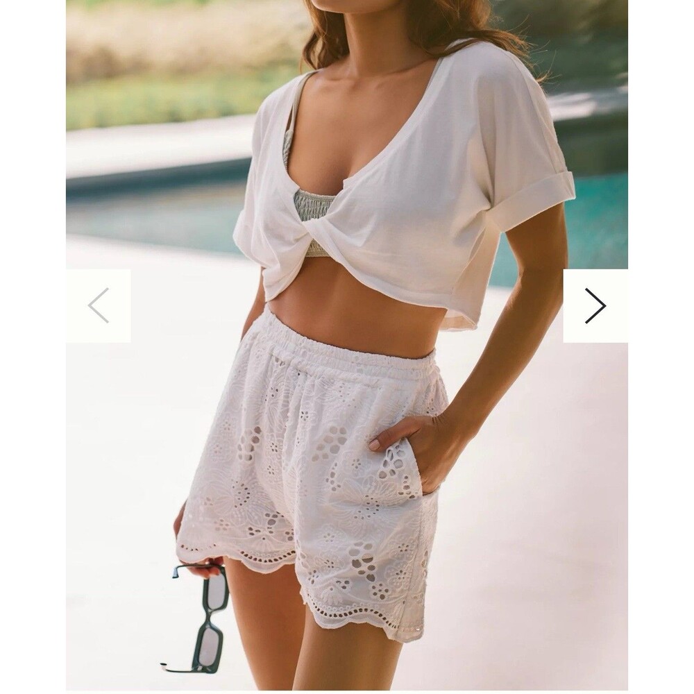 Stella Nova Krista Joe Shorts Womens White Eyelet Cotton Scalloped Size 40 US 10